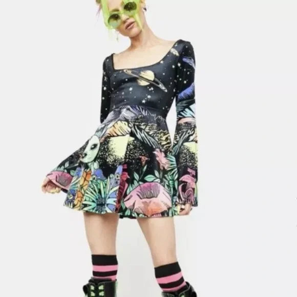 Ethereal world bell sleeve dress size small. - Picture 5 of 12